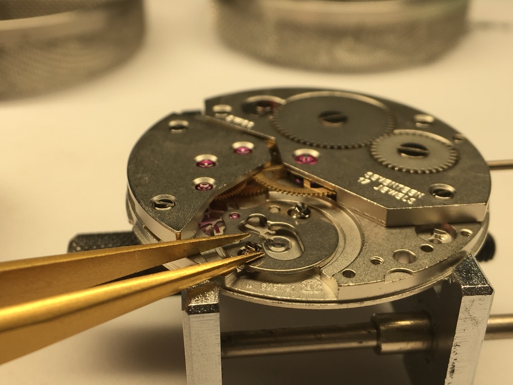 Atelier Parisien d'Horlogerie - Action du cliquet pour désarmer le ressort de barillet