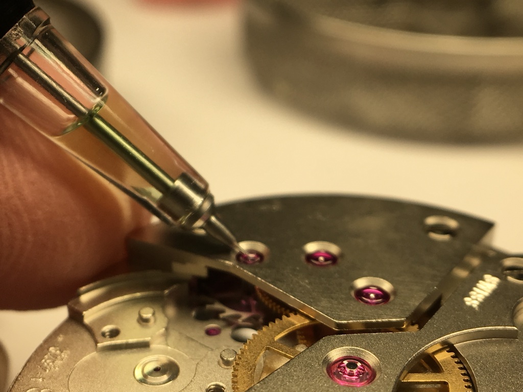 Atelier Parisien d'Horlogerie - Action du cliquet pour désarmer le ressort de barillet